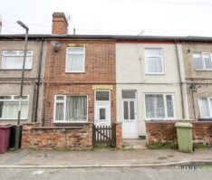 2 BEDROOM House - Terraced - Photo 2