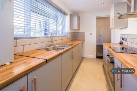 2 bedroom terraced house to rent - Photo 5