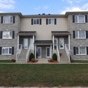 Logement 4 1/2 1 E étage Style Condo - Photo 2