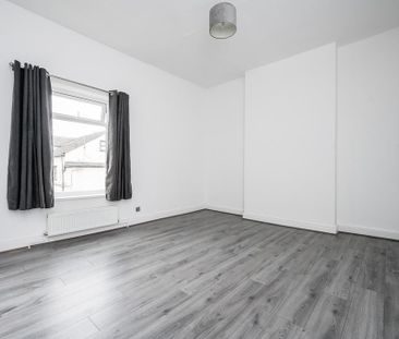 3 bedroom flat to rent - Photo 6