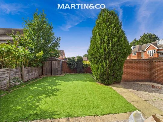 4 bedroom end of terrace house to rent - Photo 1