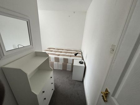 3 bedroom house share to rent - Photo 4
