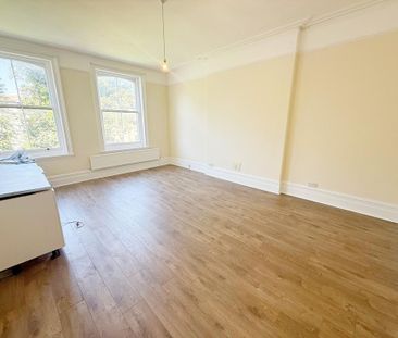 Bedsit to rent - Photo 1