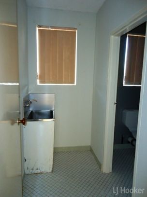 2 Bedroom Unit In Handy Location - Photo 1
