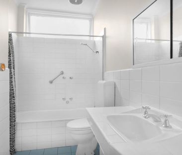 Boutique Park-Side Living in Prestigious St Kilda Hill - Photo 1