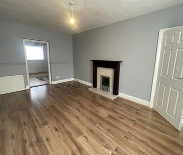 Semi-detached house to rent on - Photo 2