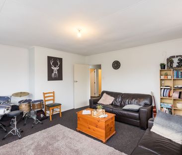 Roslyn - 4 Bedrooms - Photo 2