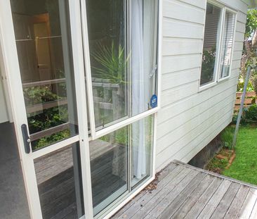 Fabulous 2 bdrm/double garage stand alone home - Photo 4