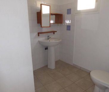 Location appartement 2 pièces 51.35 m² à Villeneuve-de-Berg (07170) 4 - Photo 6