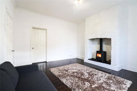2 bedroom end of terrace house to rent - Photo 2