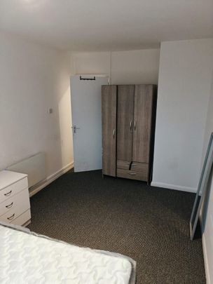 3 bedroom flat to rent - Photo 1