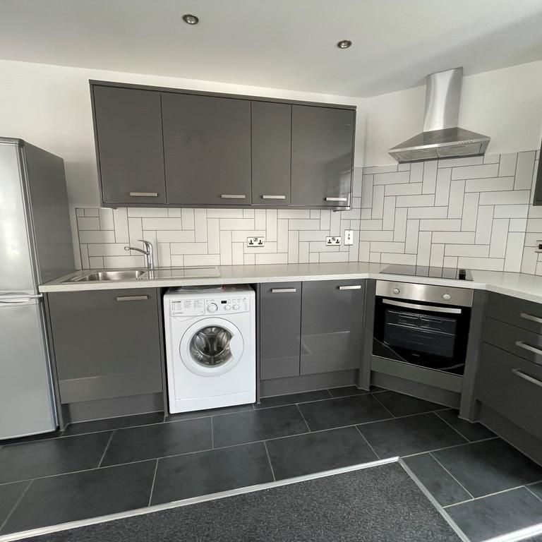 2 bedroom flat to rent - Photo 1