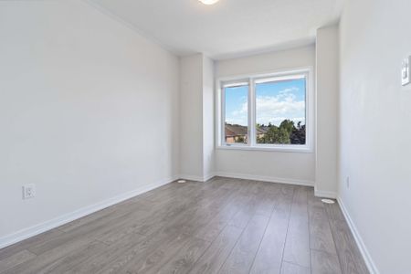 For Lease - 142 Landsbridge Street, Caledon, Ontario - Photo 2