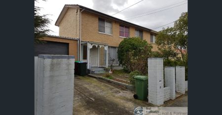 Three Bedroom Townhouse! - Photo 4