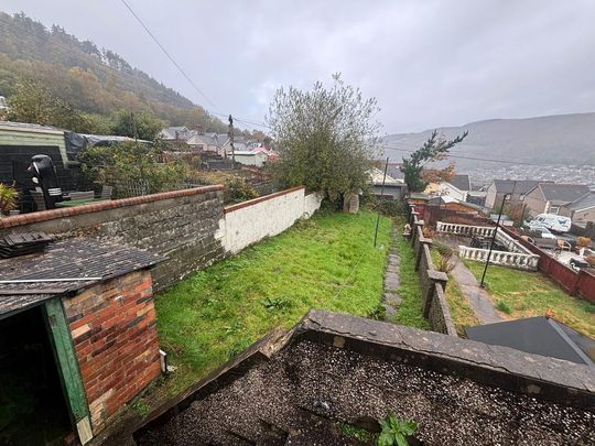 4 bedroom terraced house to rent - Photo 1