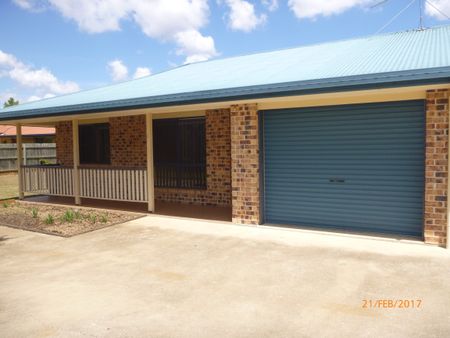 Brick Unit in Quiet Cul-de-Sac - Photo 5