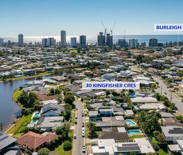 Location Location! Family home in the heart of Burleigh Waters - Photo 2