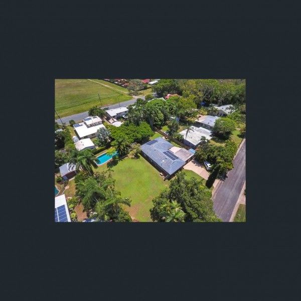 LARGE FAMILY HOME ON 1,730 SQM WITH STUNNING GARDENS â MINUTES TO BUCASIA BEACH - Photo 1