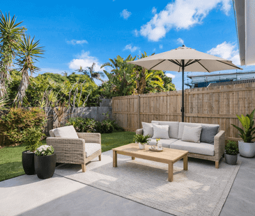 Relaxed Coastal Living – Walk to the Beach & Local Cafés - Photo 4