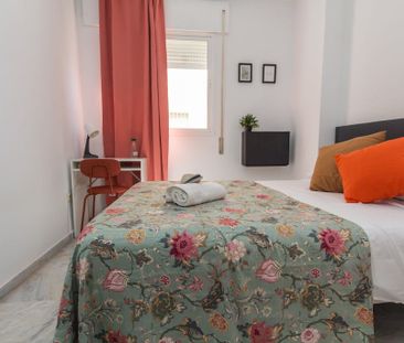 Calle Martínez de la Rosa, Málaga, Andalusia 29010 - Photo 2