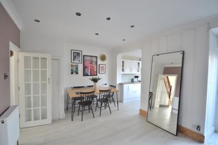 3 bedroom Terraced House To Let - Photo 4
