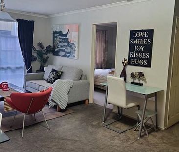 Chic 2BR Flat with private Garden 12 mins CBD - Photo 6
