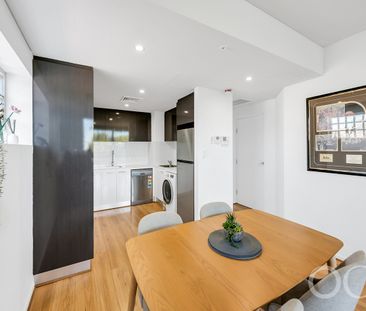 Open the Door to City-Fringe Sophistication - Photo 4