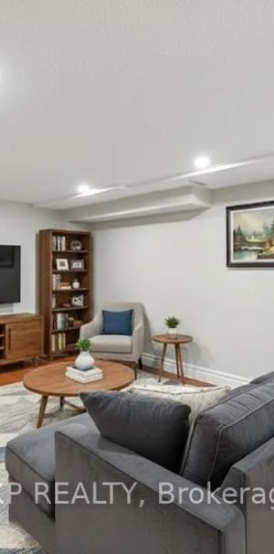 2 MORDEN CRESCENT - Photo 1