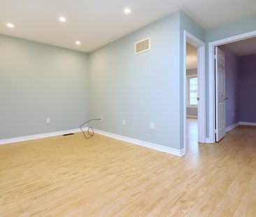 For Lease - 384 Riverstone Drive, Oakville, Ontario - Photo 2