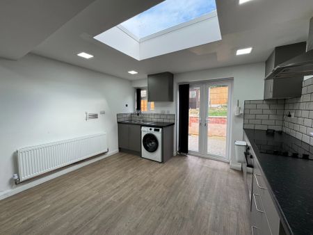 2 Bedroom House - Photo 5