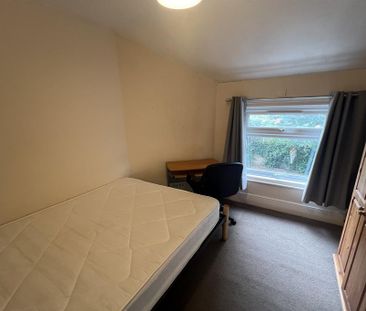 4 bedroom terraced house to rent - Photo 5