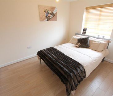 3 bedroom semi-detached house to rent - Photo 5