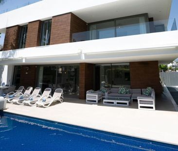 Luxury Villa for rent in Estepona, Andalusia - Photo 4