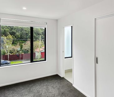 Modern & Low-Maintenance 3-Bedroom Townhouse in Stokes Valley - Photo 5