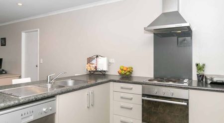 Modern Townhouse - Photo 3