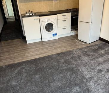 2 Bed Flat, St Mary's Road, SE25 - Photo 4