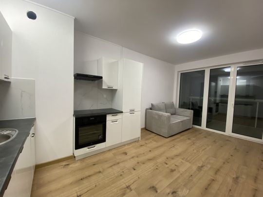 1-szy Najemca, Metro, Garaż, Blisko komunikacji - Photo 1