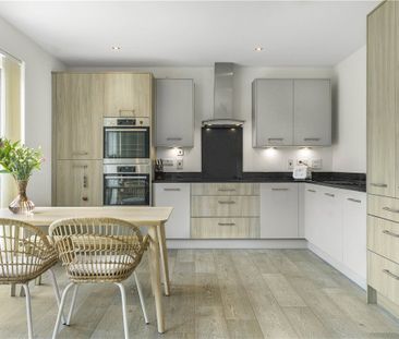 3 bedroom detached family home on The Lawns development in Radley. - Photo 6