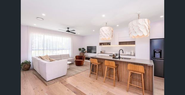 ALL INCLUSIVE! Experience your very own haven in this fully furnished boutique residence! - Photo 1