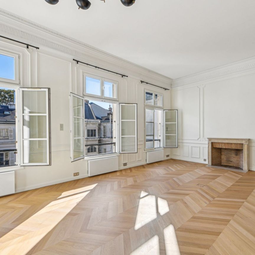 Location Appartement Paris 8 5 Pièces 155 m² - Photo 1