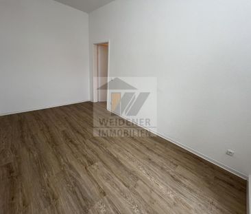 Frisch renovierte 2-Raum-Wohnung mit Balkon & Wanne - Photo 1