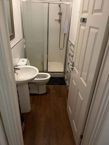 Room in a Shared House, Atherley Road, SO15 - Photo 4