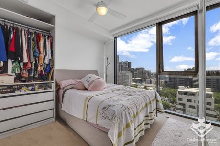 Double Car Park - 2 Bedroom Apartment For Rent in Newstead - Photo 5