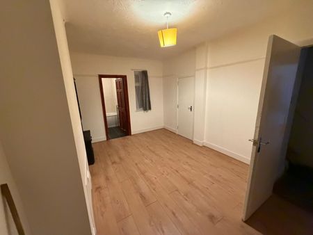 4 Bed Detached House, Leader Avenue, E12 - Photo 4