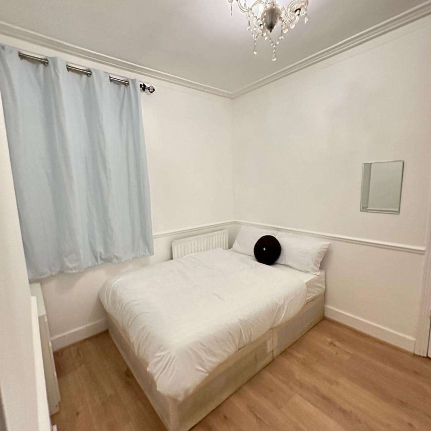 Cann Hall Road Room 7 - Photo 1