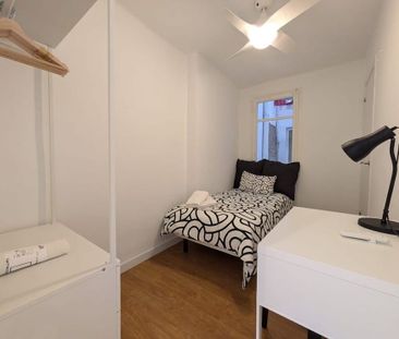 Carrer de les Aigües del Llobregat, L'Hospitalet de Llobregat, Cata... - Photo 3