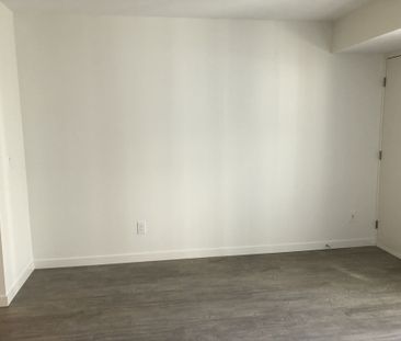 University District: U8 – Top Floor, 1 bed, 1 bath - Photo 6