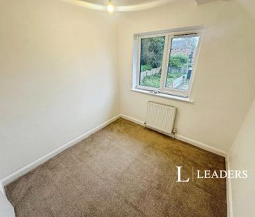 3 bedroom house to rent Rowley Avenue, Newcastle, Staffordshire, ST5 - Photo 6