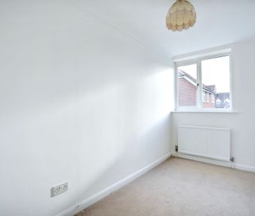 3 bed detached house to rent in Ethelbert Road, Faversham, ME13 - Photo 3