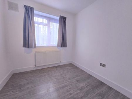 3 bedroom ground floor maisonette to rent - Photo 2